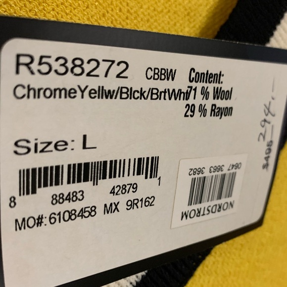 St.John Collection Sweater - Picture 5 of 5